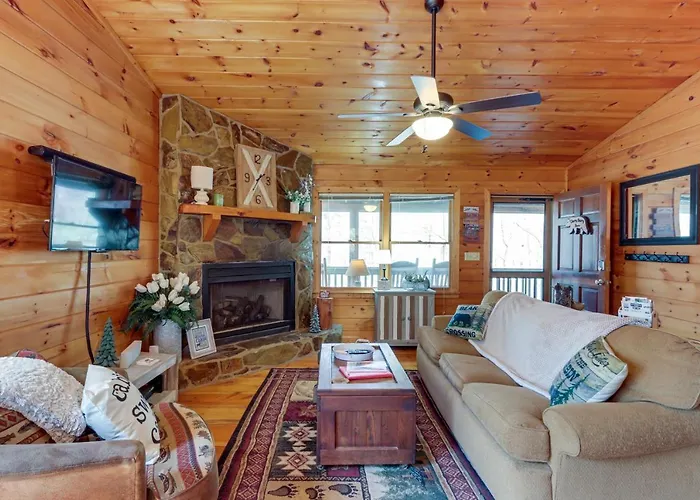 Blue Ridge Cozy Cabin In The Woods With Hot Tub!