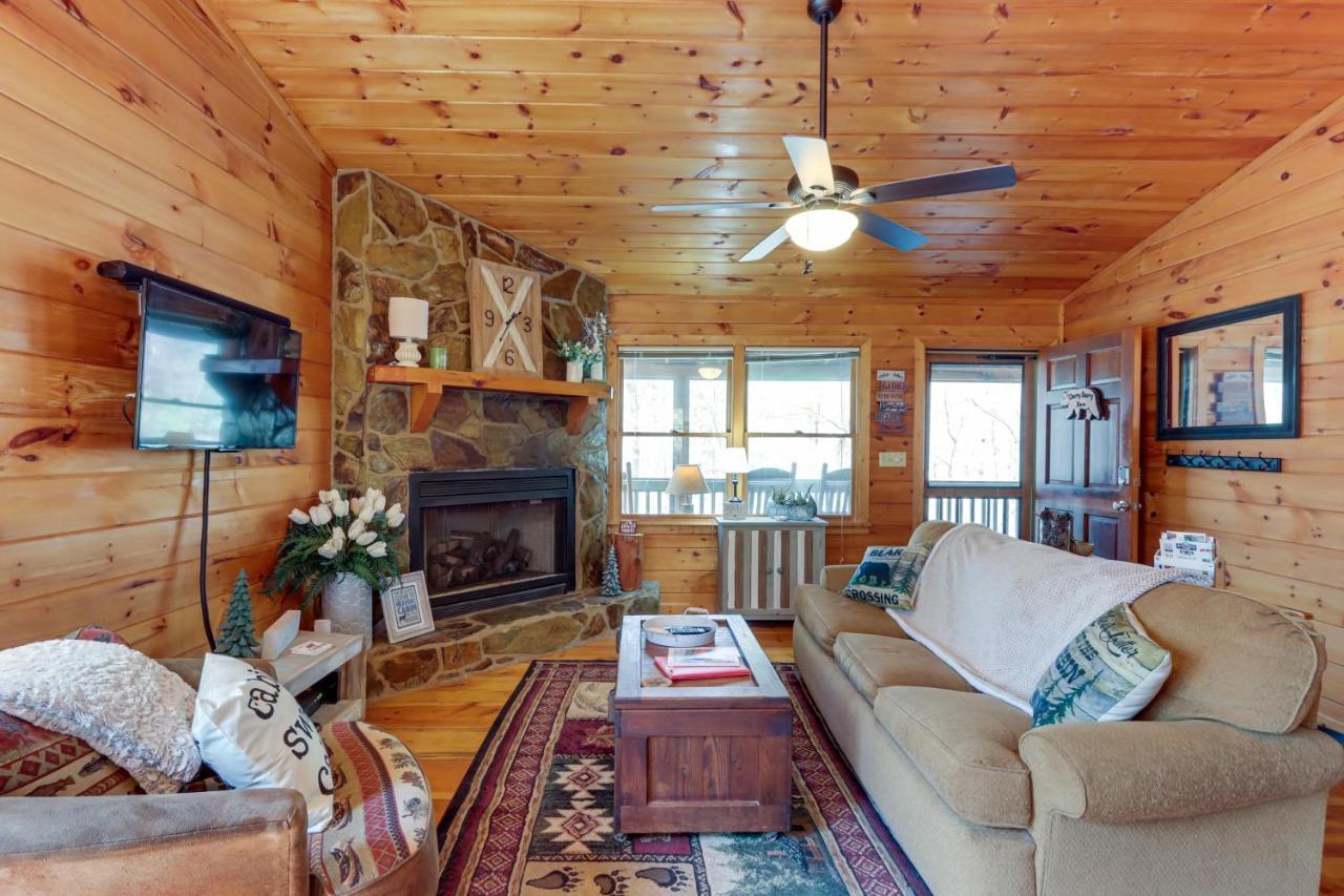 Cozy In The Woods With Hot Tub! Holiday home Blue Ridge