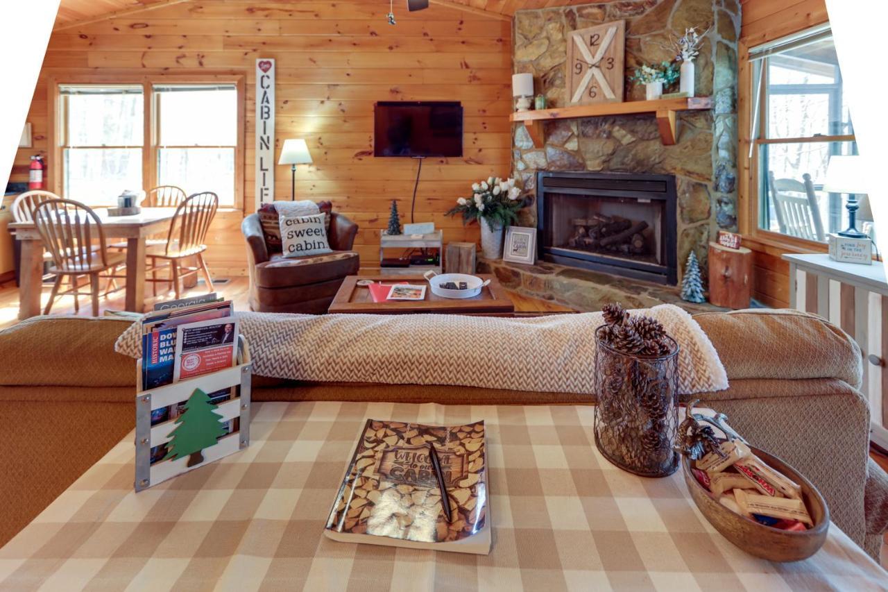 Cozy In The Woods With Hot Tub! *