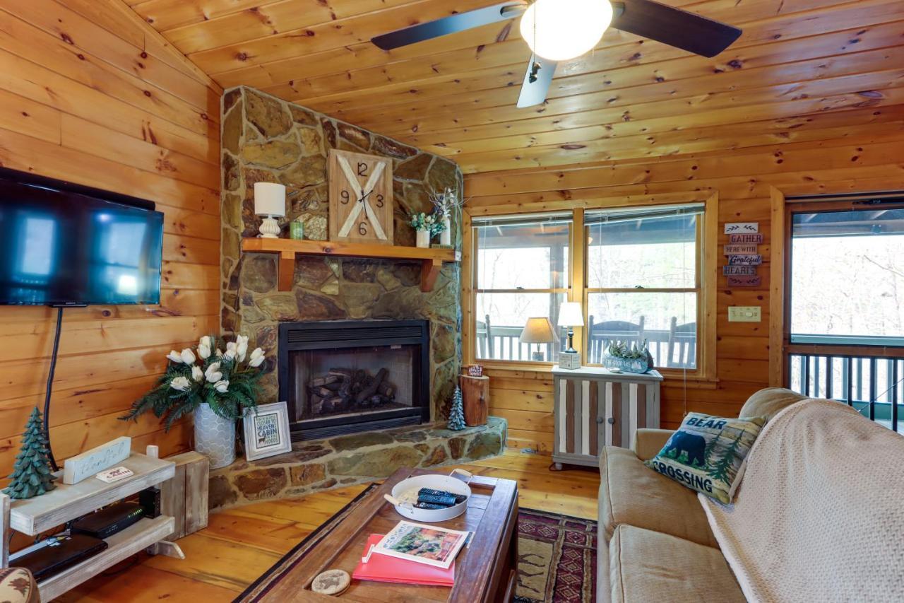 Cozy In The Woods With Hot Tub! Holiday home *