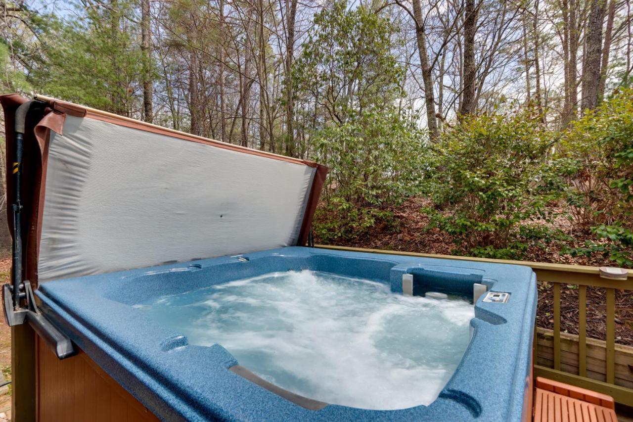 Cozy In The Woods With Hot Tub! Holiday home *