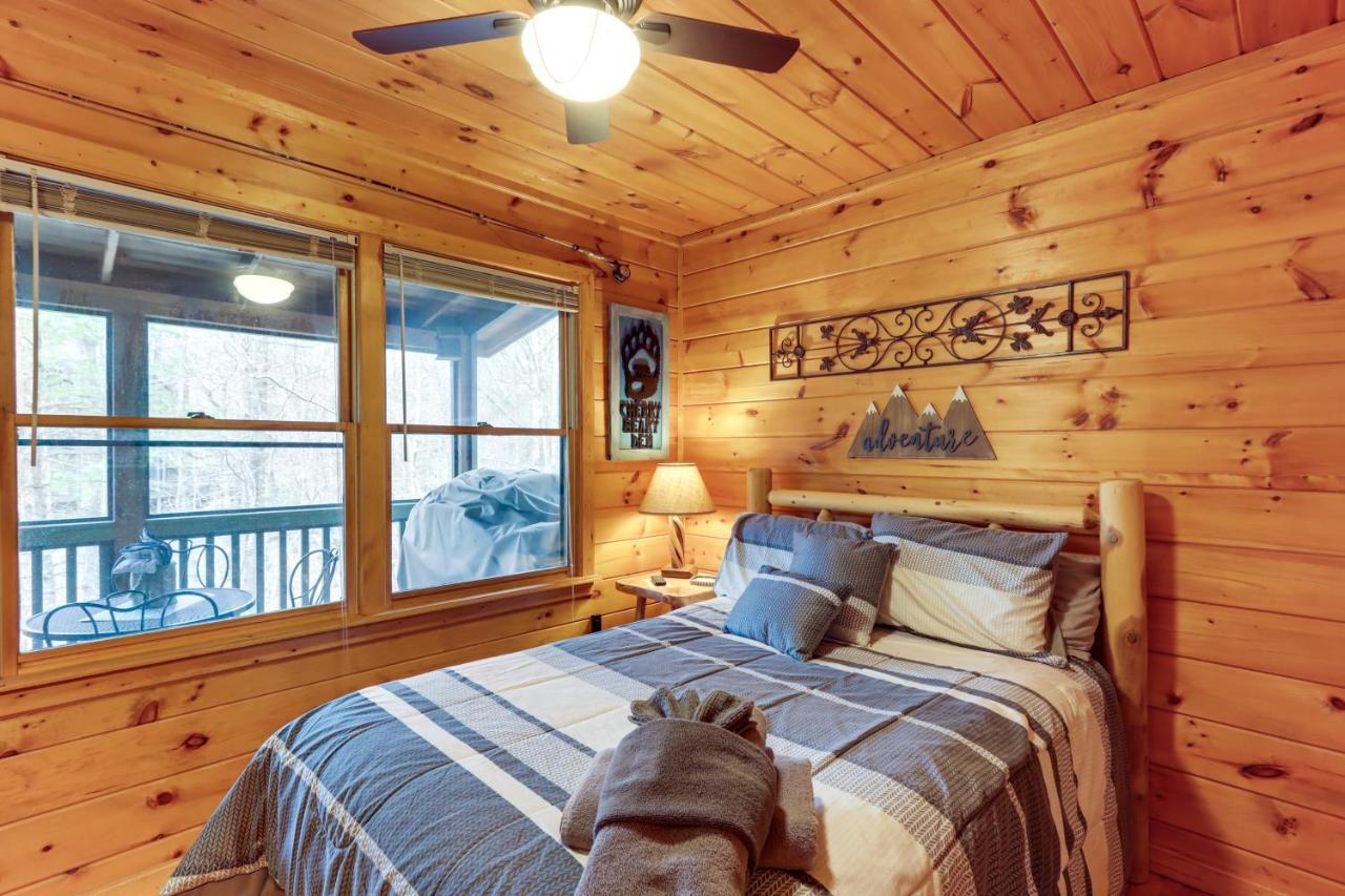 Casa de Férias Cozy In The Woods With Hot Tub! Blue Ridge