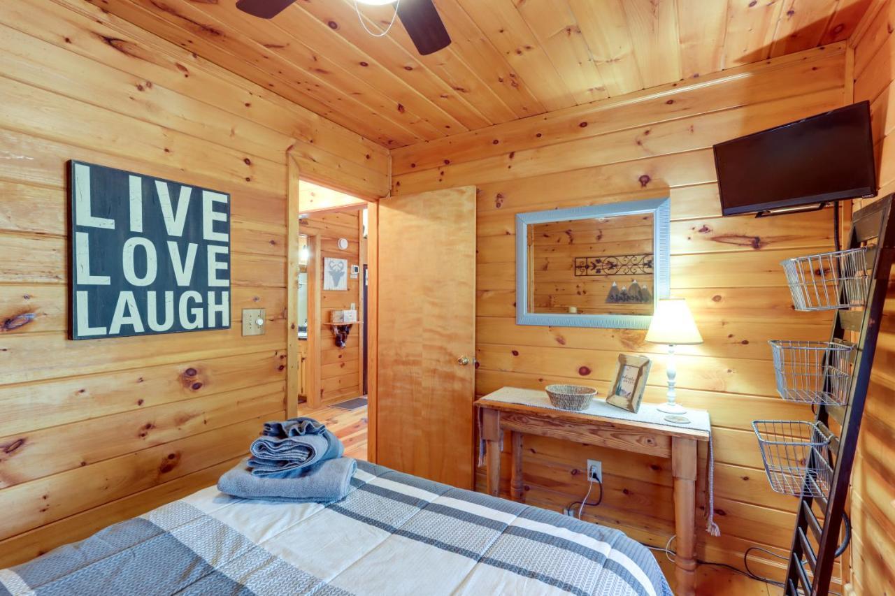 Casa de Férias Cozy In The Woods With Hot Tub! Blue Ridge